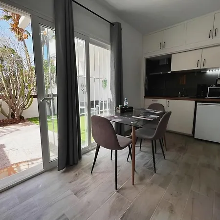 Relaxing Escape, Cozy Terrace Bravo's House *