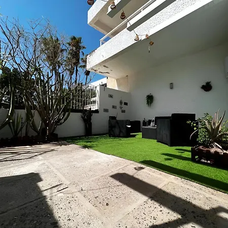 Апартаменты Relaxing Escape, Cozy Terrace Bravo's House