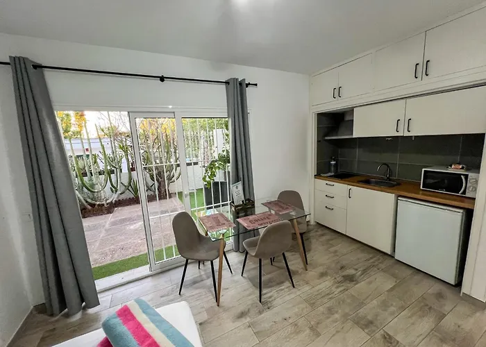 Apartamento Relaxing Escape, Cozy Terrace Bravo's House