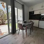 Relaxing Escape, Cozy Terrace Bravo's House *