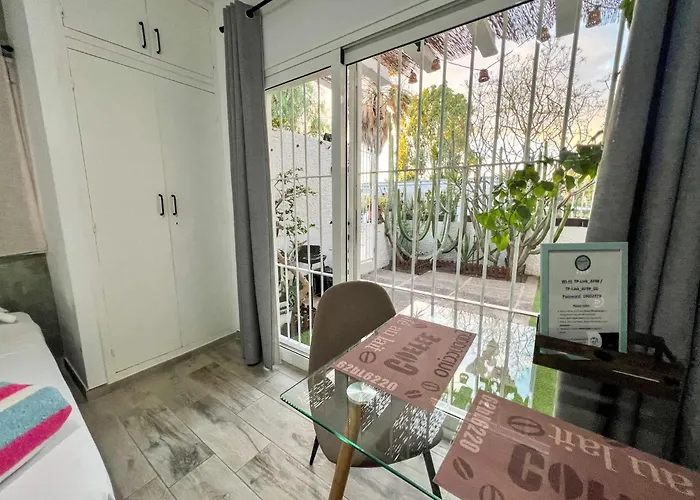 Relaxing Escape, Cozy Terrace Bravo's House * 德尔锡伦西奥海岸